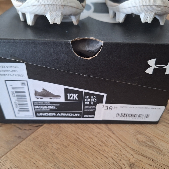 Kids Under Armour Cleats - Picture 5 of 5